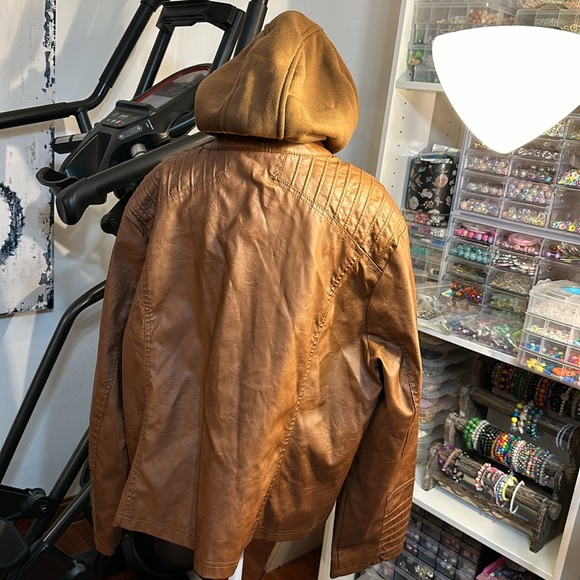 Gently used faux leather brown jacket 2XL - Picture 3 of 4